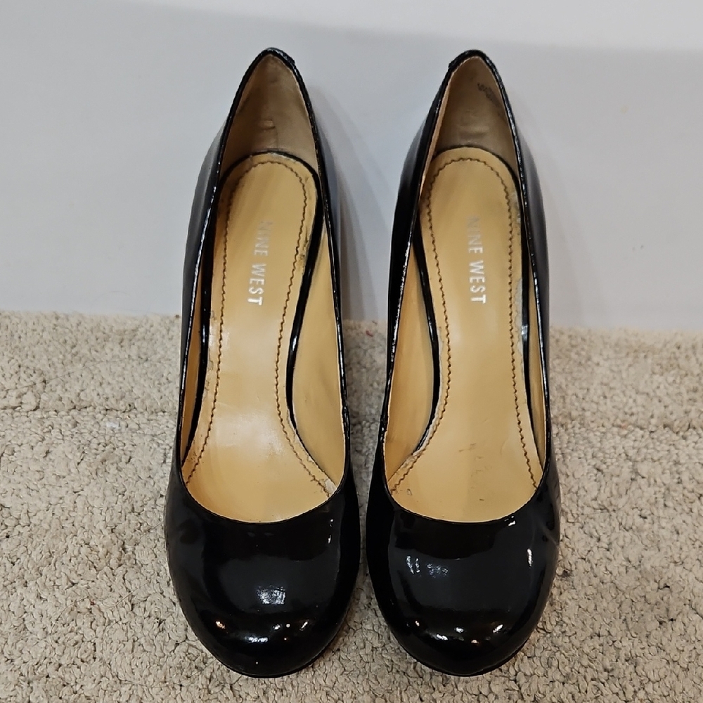 Nine West Black Patent Leather Round Toe Pumps Heels Size 7.5